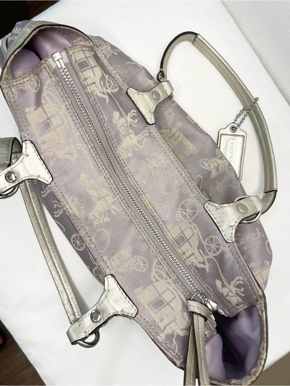 Coach Ashley Signature Horse & Carriage
Shoulder Bag A1163-F16881 EUC - Picture 9 of 17
